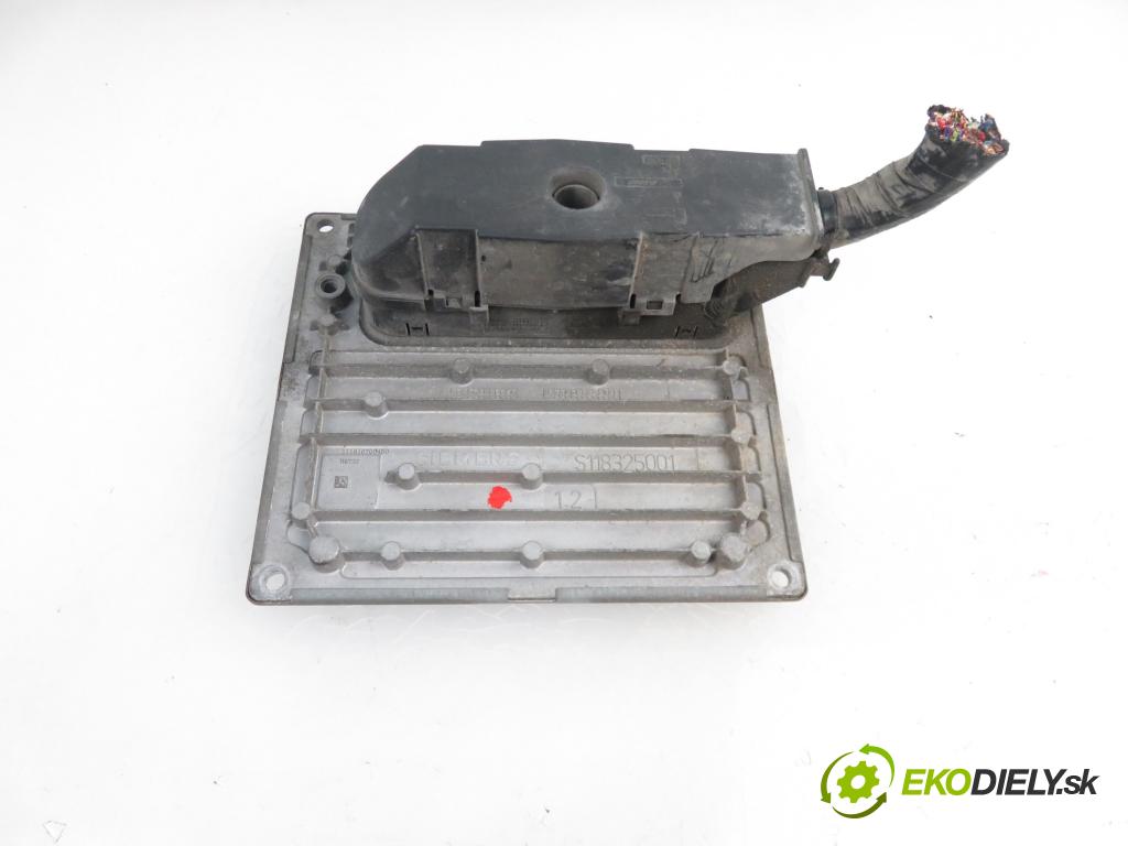 MAZDA 2 (DY) HB 2003 1242,00 Sterowniki silnika 1242,00 Riadiaca jednotka Motor 3S6112A650CB; S118107004D