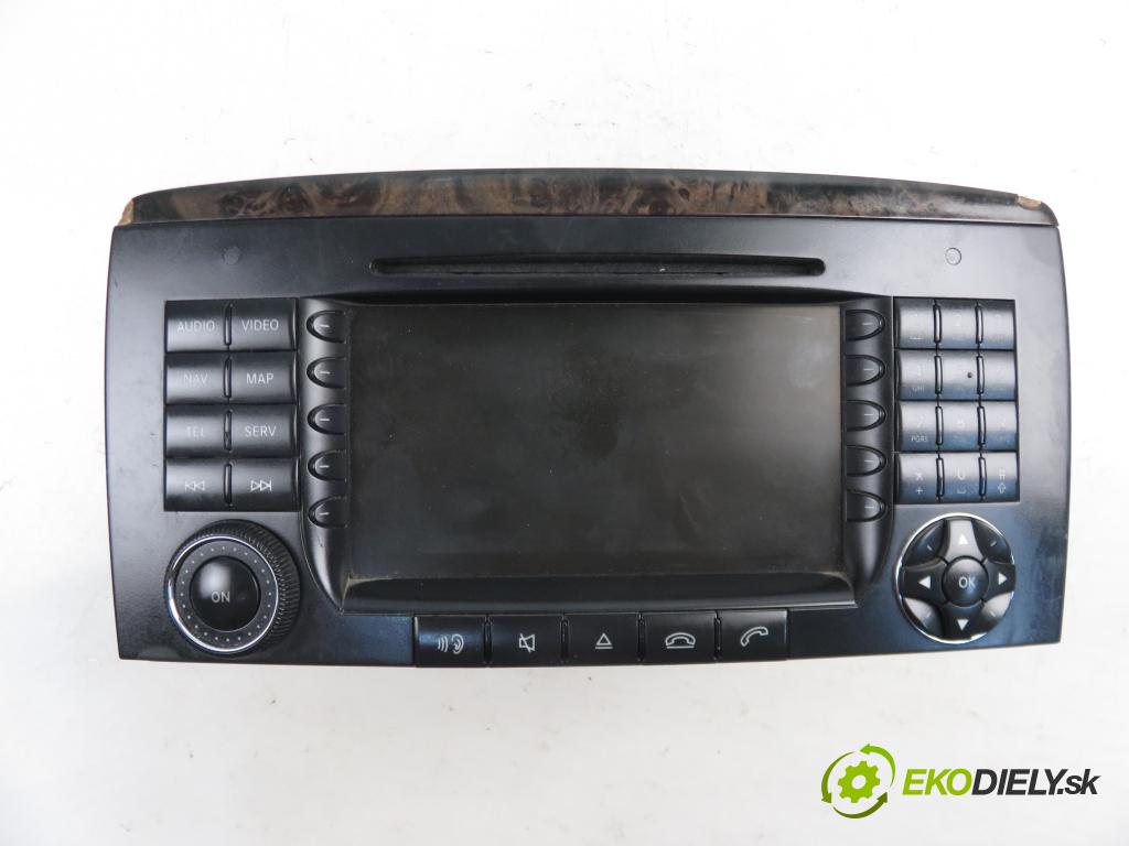 MERCEDES-BENZ KLASA R (W251, V251) CROSSOVER 2008 2987,00 Radioodtwarzacze 2987,00 RADIO CD A2518708089
