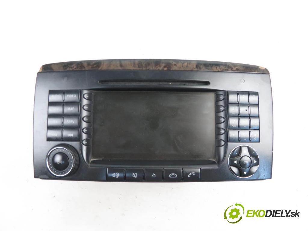 MERCEDES-BENZ KLASA R (W251, V251) CROSSOVER 2008 2987,00 Radioodtwarzacze 2987,00 RADIO CD A2518708089