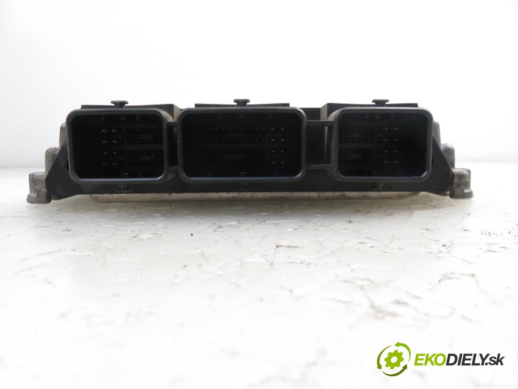 FORD FOCUS C-MAX (DM2) MINIVAN 2004 1560,00 Sterowniki silnika 1560,00 Riadiaca jednotka Motor 0281011533; 3M5112A650HD