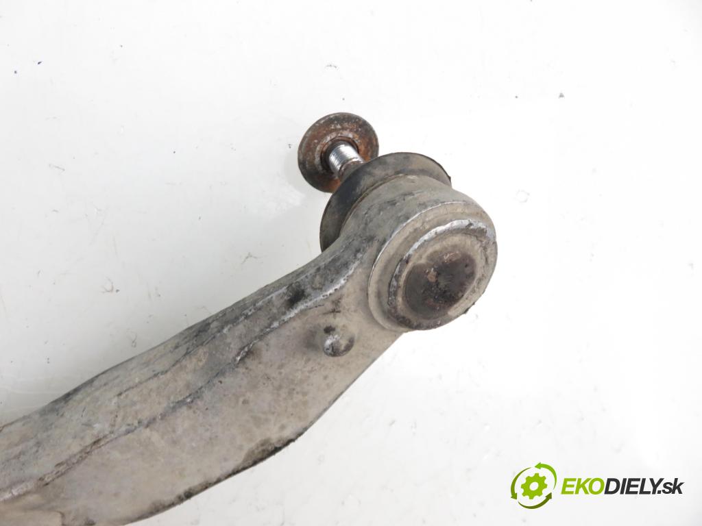 AUDI A4 (8D2, B5) SEDAN 1995 1595,00 Wahacze 1595,00 Rameno dolné pravy zadný