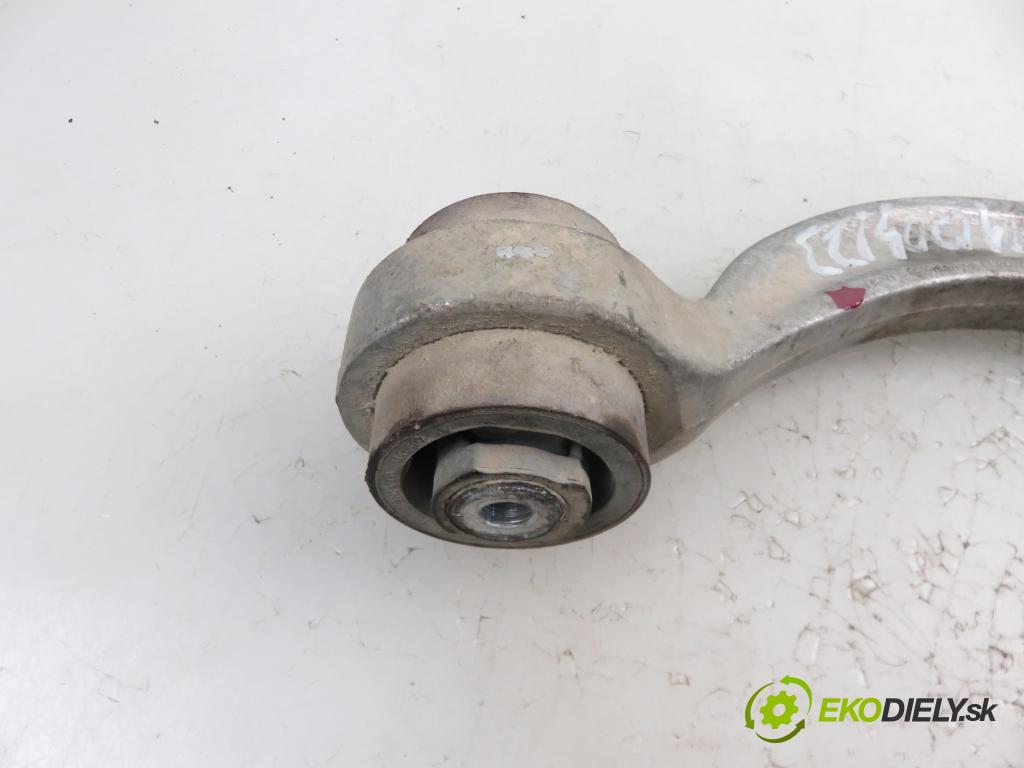 AUDI A4 (8D2, B5) SEDAN 1995 1595,00 Wahacze 1595,00 Rameno dolné pravy zadný