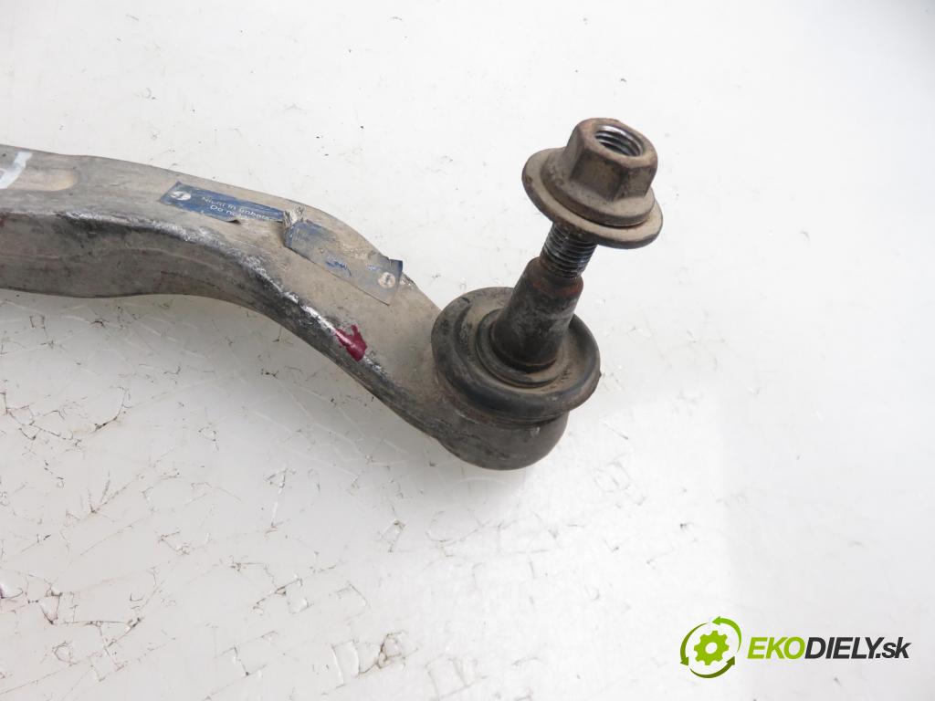 AUDI A4 (8D2, B5) SEDAN 1995 1595,00 Wahacze 1595,00 Rameno dolné pravy zadný