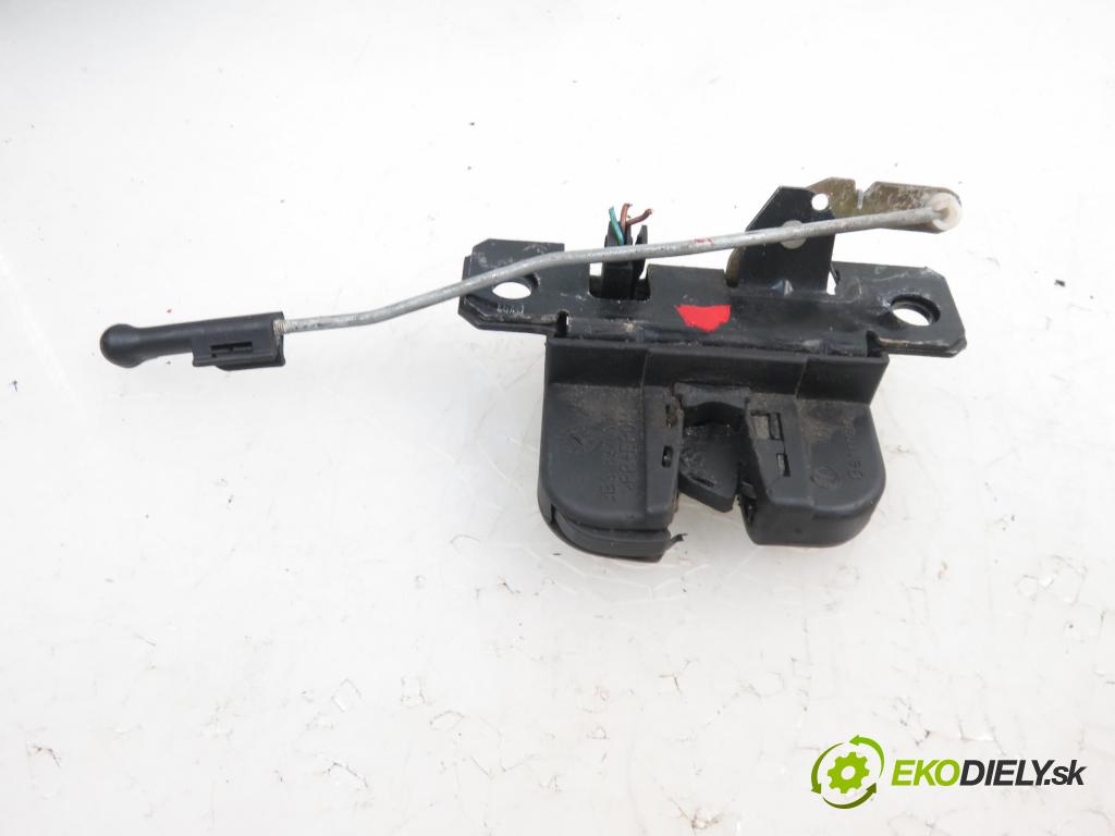 SEAT LEON (1M1) HB 2001 81,00 1.9 TDI 110 - ASV 1896,00 zámok dverí kufor EL. 3B9827505C