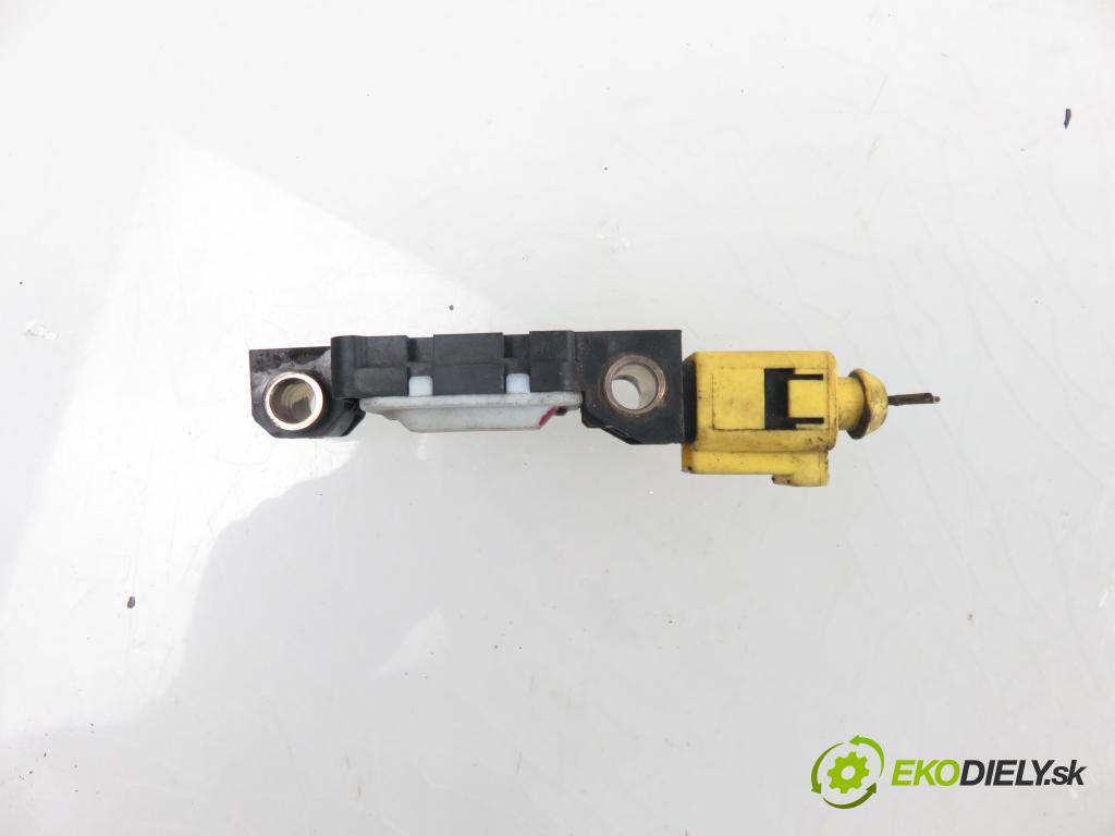 AUDI A4 Avant (8E5, B6) KOMBI 2002 1896,00 Czujniki uderzenia 1896,00 Snímač nárazu 8E0959651 (Snímače nárazu)