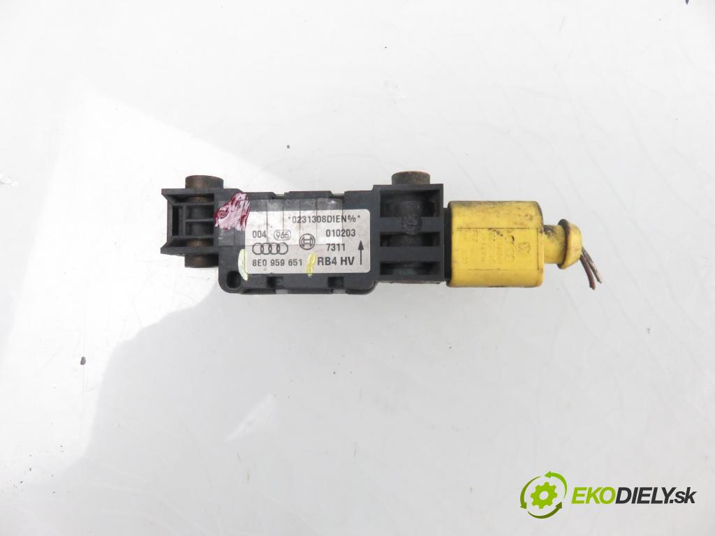 AUDI A4 Avant (8E5, B6) KOMBI 2002 1896,00 Czujniki uderzenia 1896,00 Snímač nárazu 8E0959651 (Snímače nárazu)