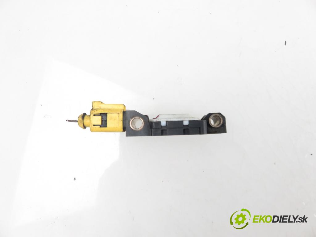 AUDI A4 Avant (8E5, B6) KOMBI 2002 1896,00 Czujniki uderzenia 1896,00 Snímač nárazu 8E0959651 (Snímače nárazu)