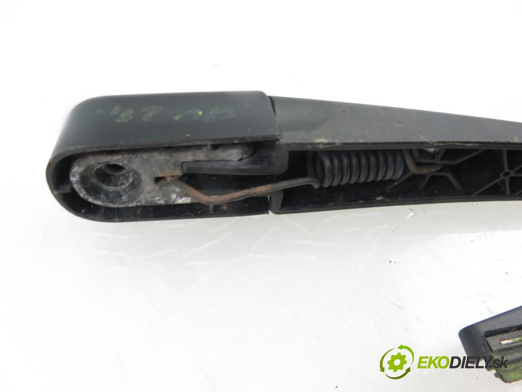 KIA CEE'D SW (ED) KOMBI 2008 1591,00 Ramiona wycieraczek 1591,00 RAMENO: stěrače zadní část