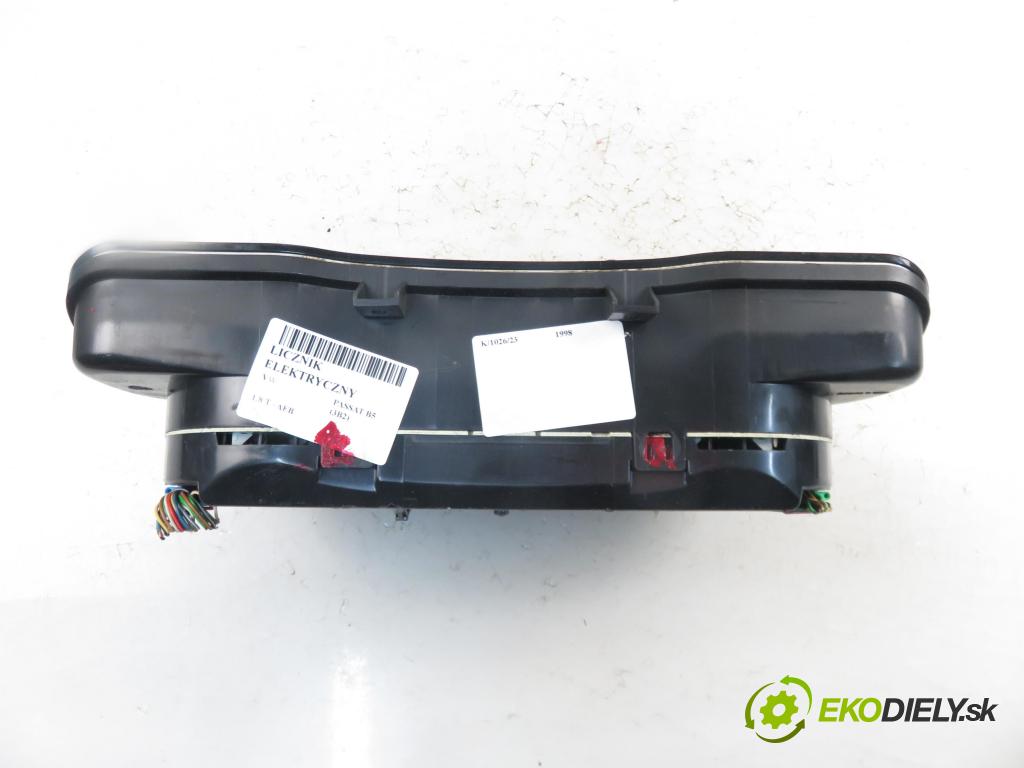 VW PASSAT B5 (3B2) SEDAN 1998 1781,00 Liczniki, zegary 1781,00 Prístrojovka elektrický 3B1919880BX