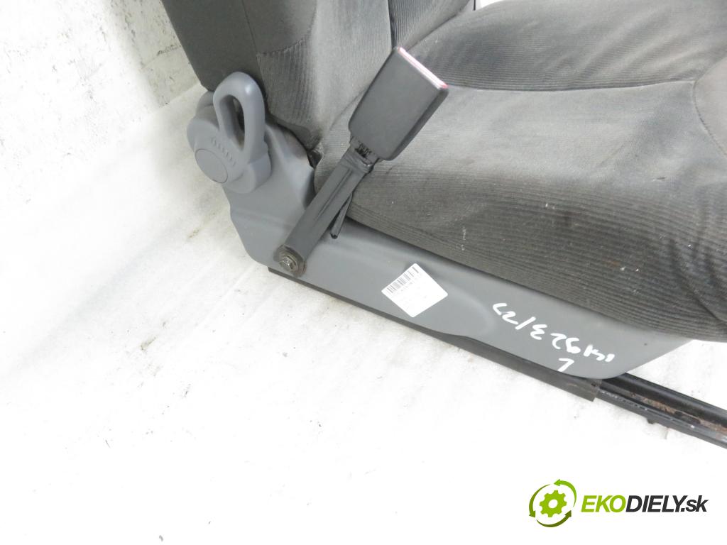 CITROEN C1 (PM_, PN_) HB 2006 1398,00 Fotele, kanapy 1398,00 Sedadlo šoféri