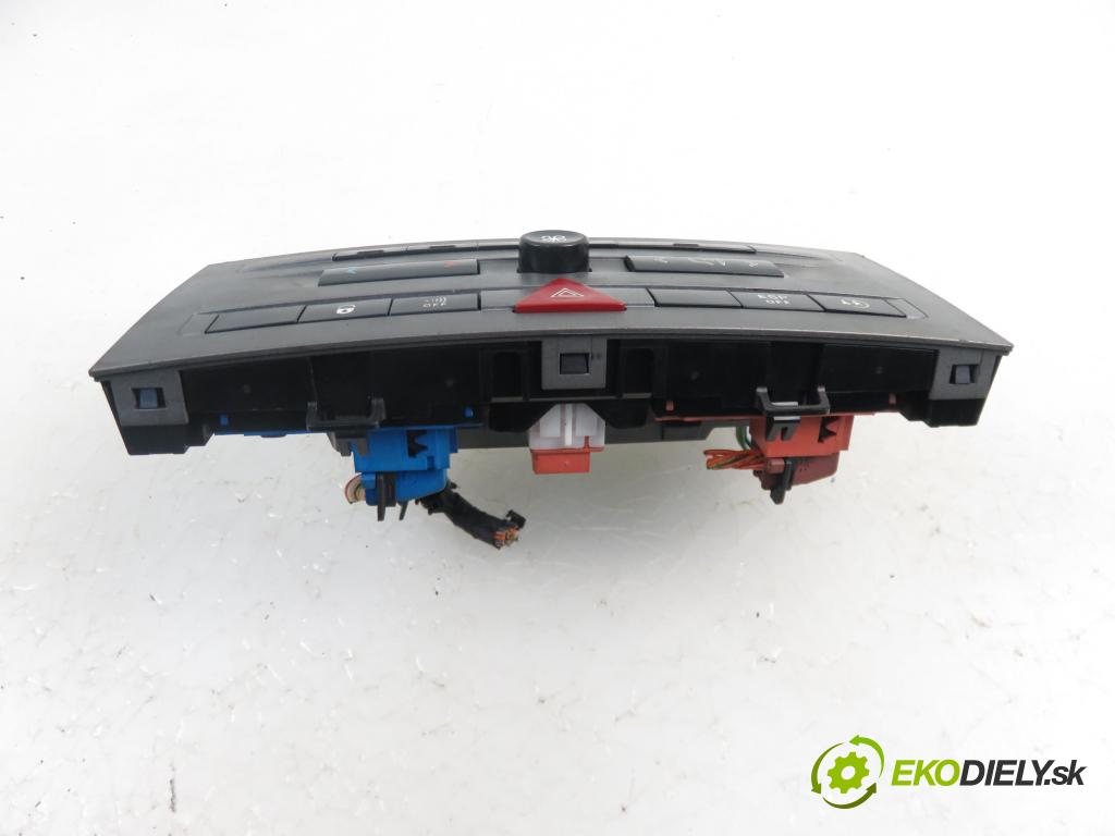 PEUGEOT 407 (6D_) SEDAN 2005 92,00 1.8 16V - 6FY (EW7A) 1749,00 Panel kúrenia KLIMATRONIK 96610448 ; 96470290XT ; 96491577XT