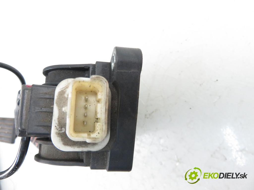 PEUGEOT 407 (6D_) SEDAN 2005 1997,00 Pozostałe 1997,00 Potenciometer plynového pedálu 9650341780 ; 0280755012 (Pedále)