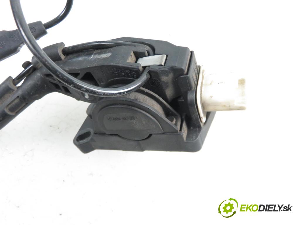 PEUGEOT 407 (6D_) SEDAN 2005 1997,00 Pozostałe 1997,00 Potenciometer plynového pedálu 9650341780 ; 0280755012 (Pedále)