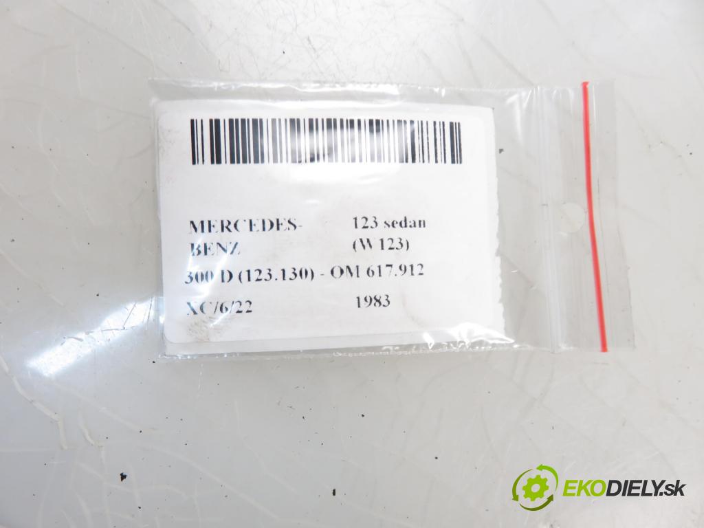 MERCEDES-BENZ 123 sedan (W123) SEDAN 1983 2998,00 Kierownice 2998,00 Volant 1264640017 (Volanty)