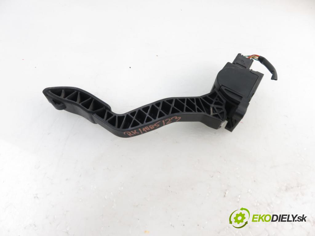 CITROEN C4 I (LC_) HB 2007 80,00 1.6 HDi 109 - 9HZ (DV6TED4) 1560,00 Potenciometer plynového pedálu 9680565880 ; 0280755041 (Pedále)