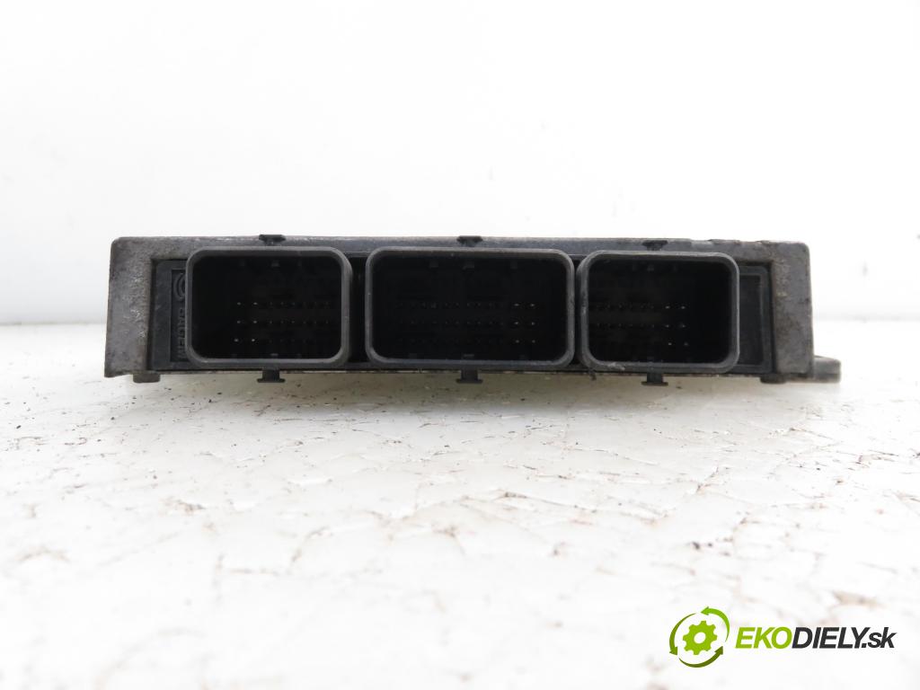 PEUGEOT 206 liftback (2A/C) HB 2001 1360,00 Sterowniki silnika 1360,00 Riadiaca jednotka Motor 9643785080