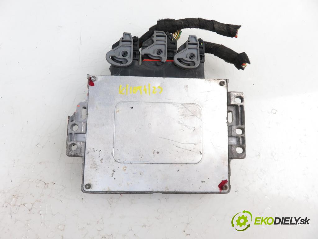 PEUGEOT 206 liftback (2A/C) HB 2001 1360,00 Sterowniki silnika 1360,00 Riadiaca jednotka Motor 9643785080