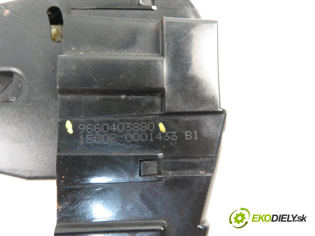 PEUGEOT 308 (4A_, 4C_) HB 2008 1560,00 Zamki 1560,00 zámok dveří kufr EL. 9660403880