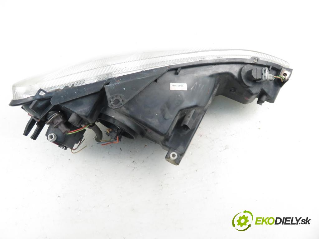 PEUGEOT 206 liftback (2A/C) HB 2001 1360,00 Lampy przednie 1360,00 Svetlo LP