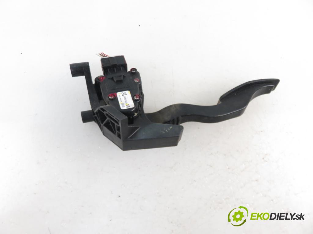 OPEL MERIVA A nadwozie wielkoprzestrzenne (MPV) (X03) MINIVAN 2004 1686,00 Pozostałe 1686,00 Potenciometer plynového pedálu 93335443DA ; 93335443 ; 6PV00811002 (Pedále)