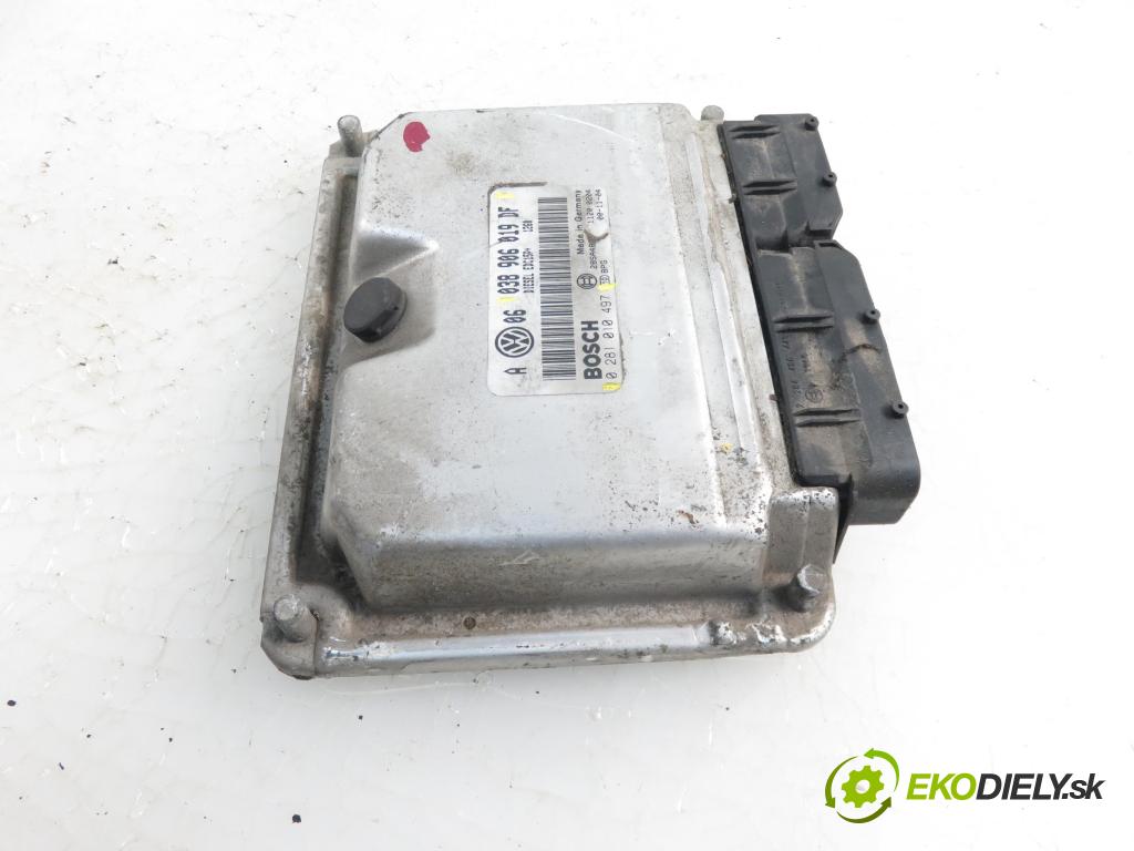 VW BORA (1J2) SEDAN 2001 1896,00 Sterowniki silnika 1896,00 Riadiaca jednotka Motor 038906019DF; 0281010497