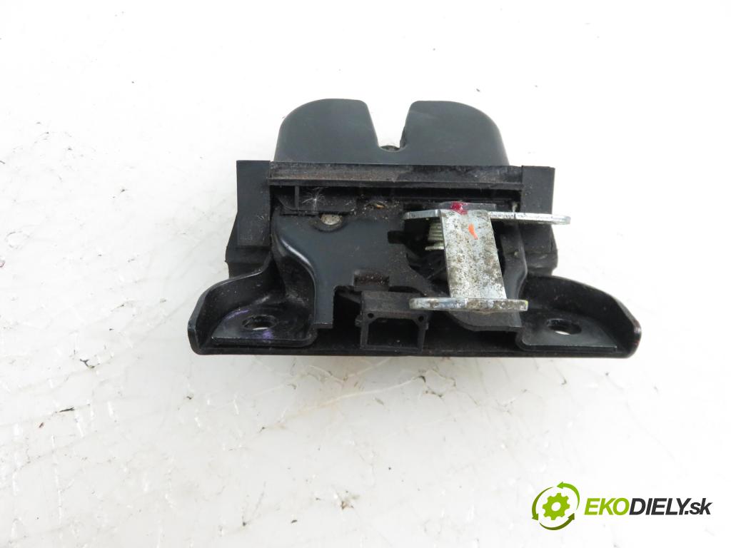 AUDI A3 (8L1) HB 1999 1896,00 Zamki 1896,00 zámok dveří kufr MAN: 8L0827505E
