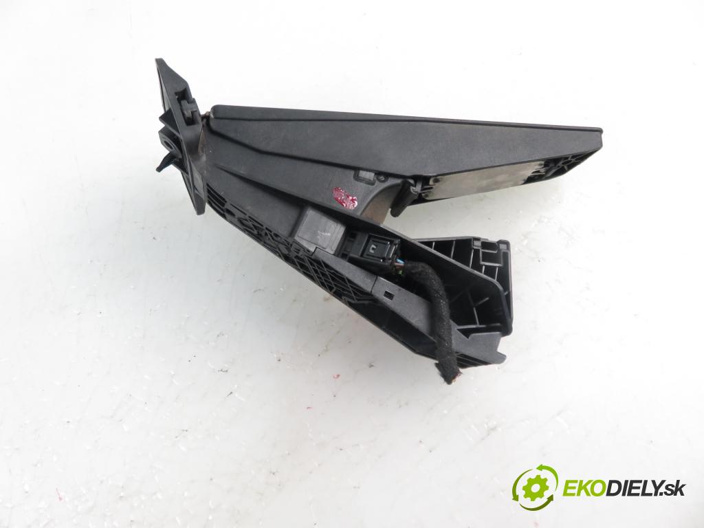 BMW X1 (E84) CROSSOVER 2014 135,00 xDrive 20 i 184 - N20 B20 A 1997,00 Potenciometer plynového pedálu 6860784 (Pedále)