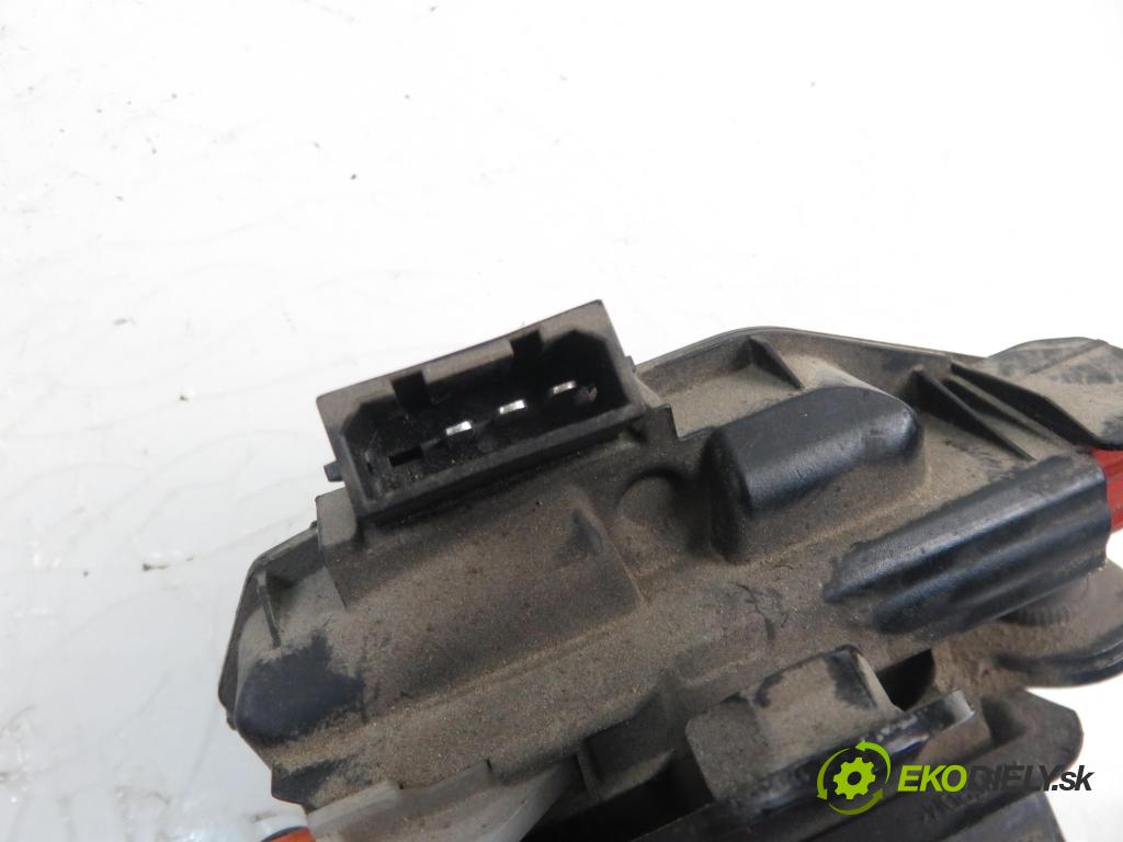 SKODA ROOMSTER Praktik (5J) FURGON 2007 59,00 1.4 TDI - BNV 1422,00 zámok dverí kufor EL. 5J8827501H