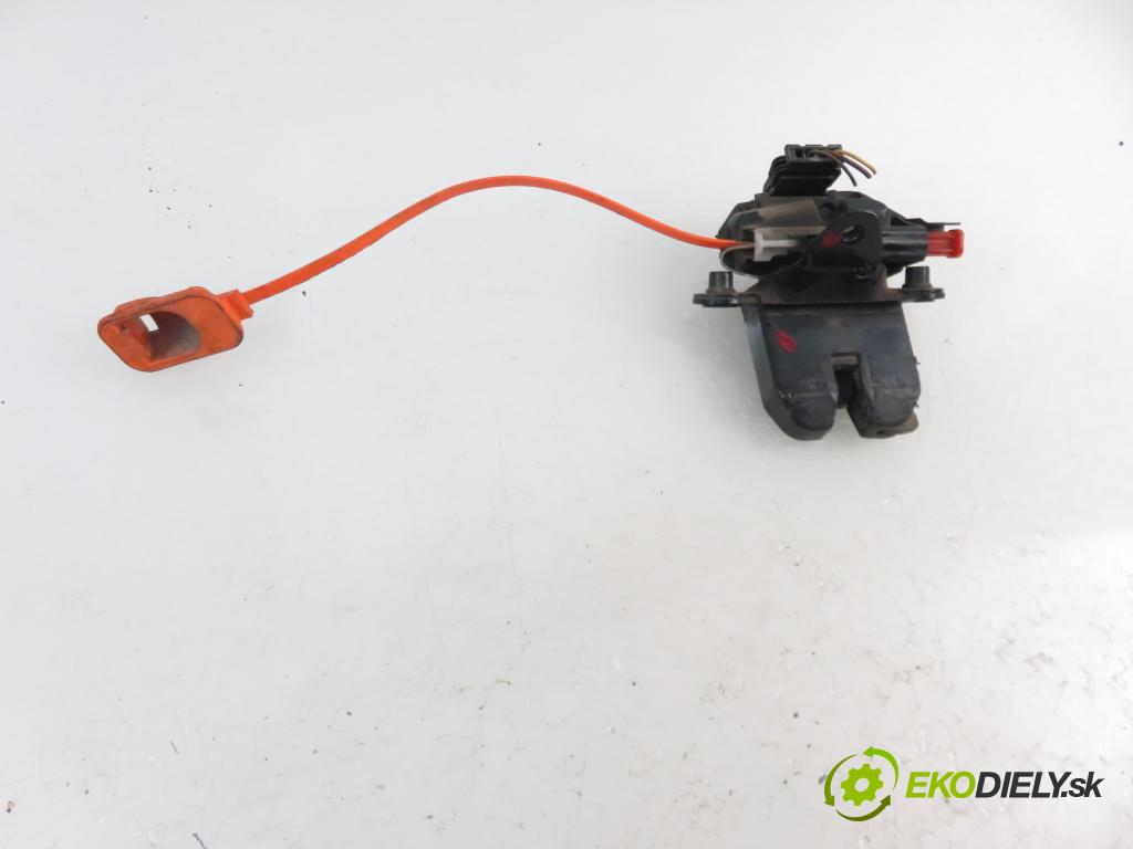 SKODA ROOMSTER Praktik (5J) FURGON 2007 59,00 1.4 TDI - BNV 1422,00 zámok dverí kufor EL. 5J8827501H