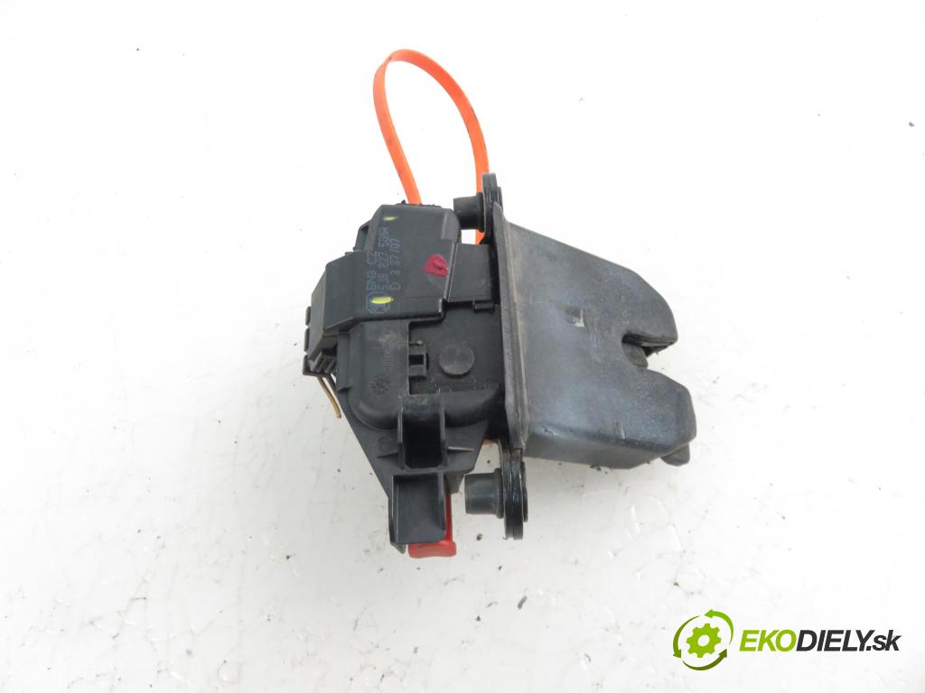 SKODA ROOMSTER Praktik (5J) FURGON 2007 59,00 1.4 TDI - BNV 1422,00 zámok dverí kufor EL. 5J8827501H