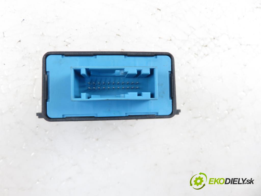 AUDI A6 (4F2, C6) SEDAN 2004 2967,00 Sterowniki świateł 2967,00 Riadiaca jednotka svetlá 4F0910357A ; 4F0907357A ; 5DF00888620
