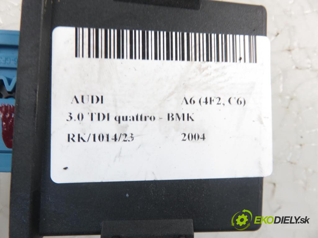 AUDI A6 (4F2, C6) SEDAN 2004 2967,00 Sterowniki świateł 2967,00 Riadiaca jednotka svetlá 4F0910357A ; 4F0907357A ; 5DF00888620