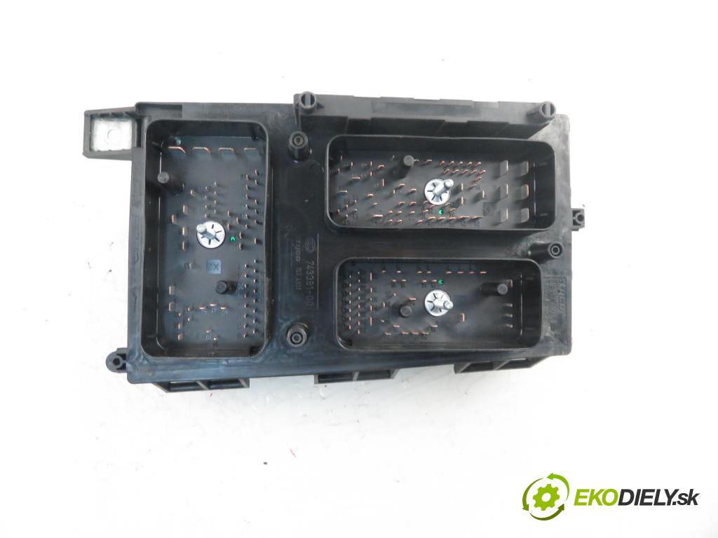 OPEL ASTRA H (A04) HB 2004 1686,00 Skrzynki bezpieczników 1686,00 skříňka POJISTKY: 13145043