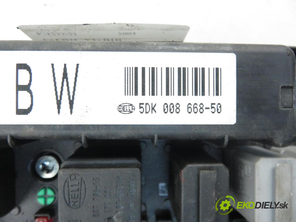 OPEL ASTRA H (A04) HB 2004 1686,00 Skrzynki bezpieczników 1686,00 skříňka POJISTKY: 13145043