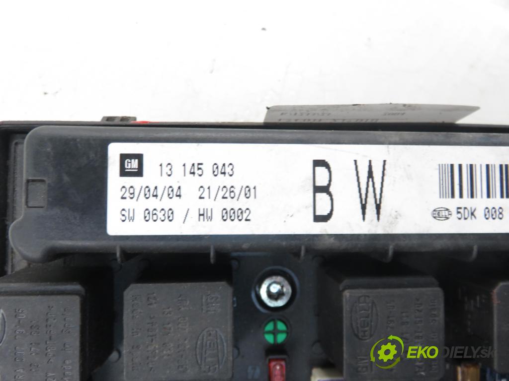 OPEL ASTRA H (A04) HB 2004 1686,00 Skrzynki bezpieczników 1686,00 skříňka POJISTKY: 13145043