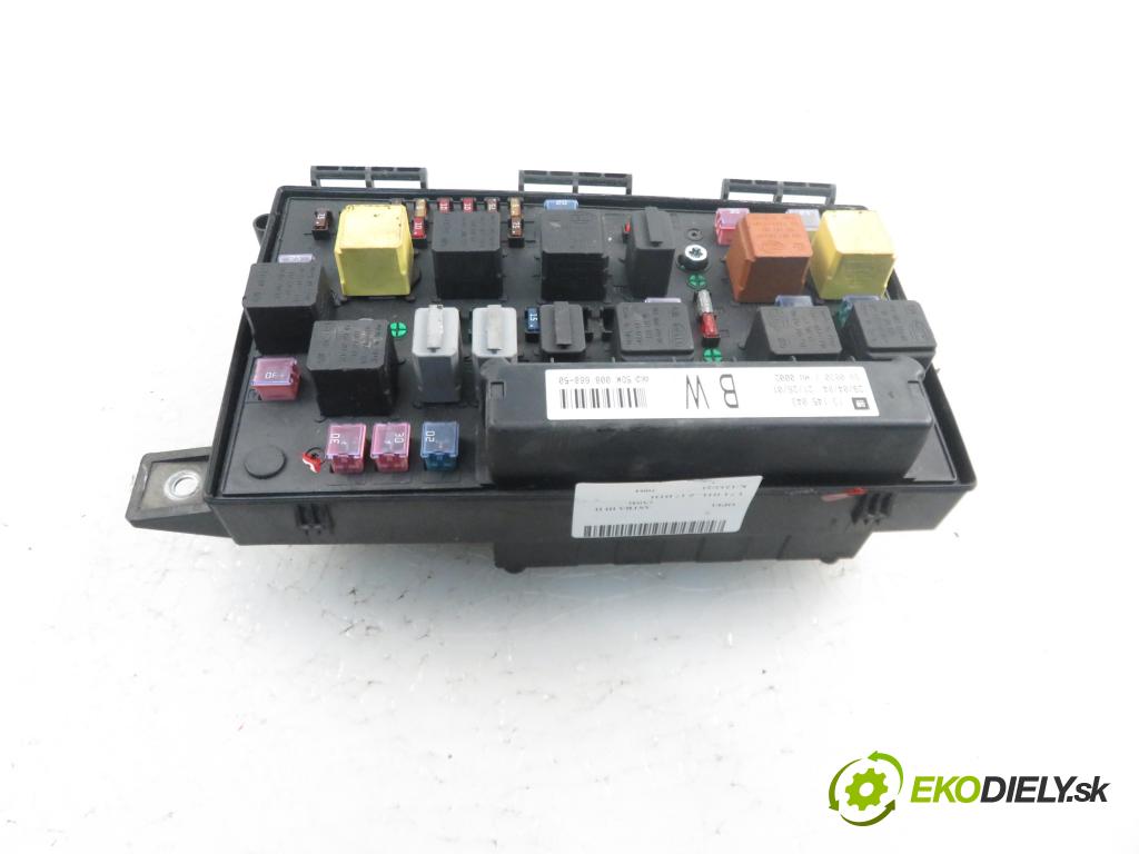 OPEL ASTRA H (A04) HB 2004 1686,00 Skrzynki bezpieczników 1686,00 skříňka POJISTKY: 13145043