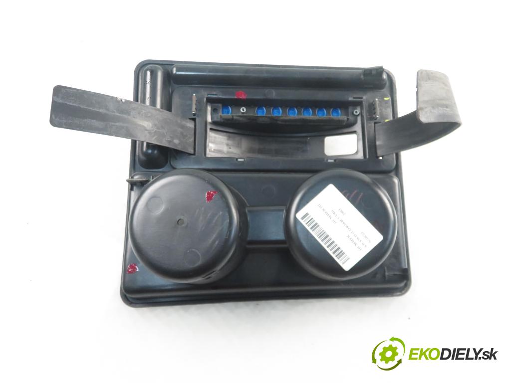 HUMMER HUMMER H2 SUV 2003 5964,00 Uchwyty fabryczne 5964,00 Držiak na nápoje 15177421 (Úchyty, držiaky na nápoje)