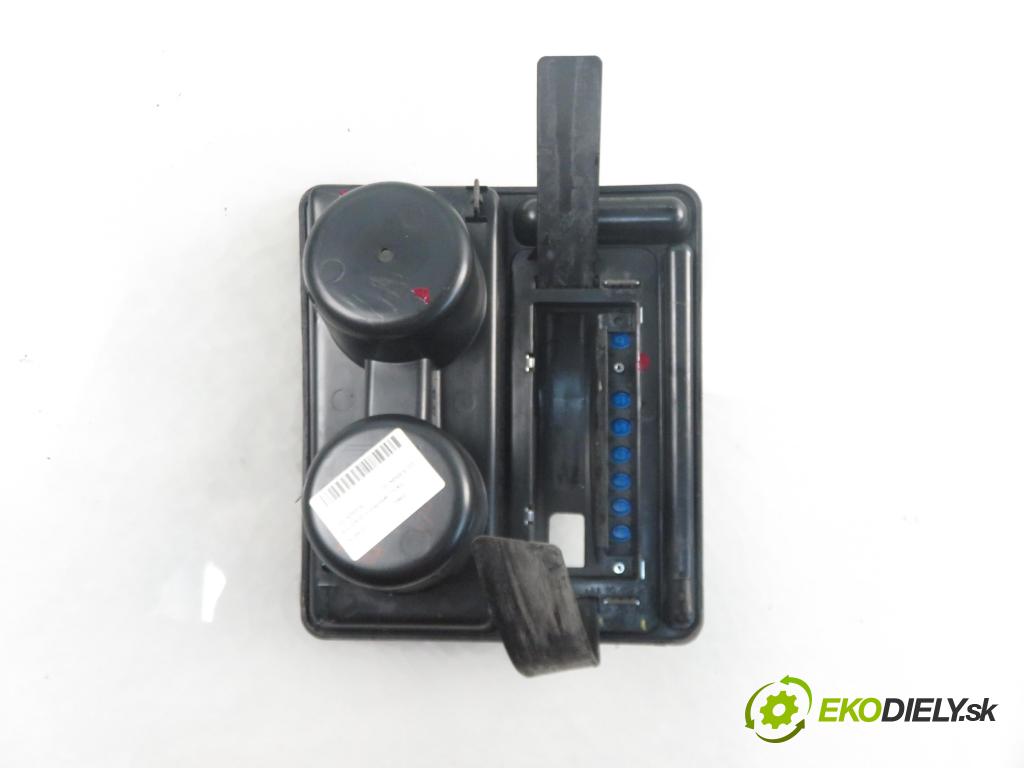 HUMMER HUMMER H2 SUV 2003 5964,00 Uchwyty fabryczne 5964,00 Držiak na nápoje 15177421 (Úchyty, držiaky na nápoje)