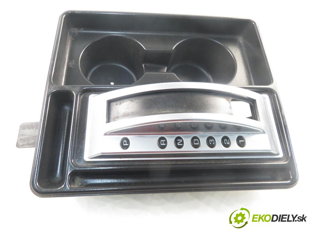 HUMMER HUMMER H2 SUV 2003 5964,00 Uchwyty fabryczne 5964,00 Držiak na nápoje 15177421 (Úchyty, držiaky na nápoje)