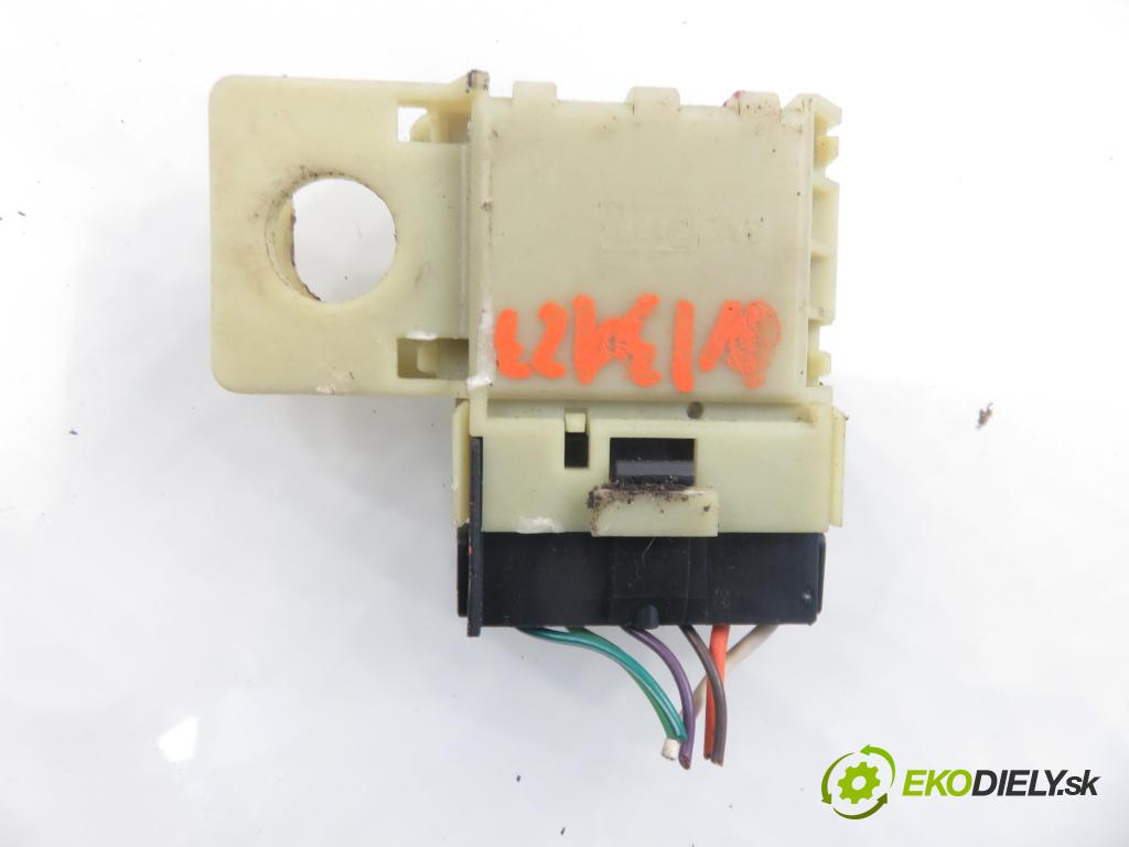 HUMMER HUMMER H2 SUV 2003 232,00 6.0 V8 VORTEC AWD 315 (232kW)-(LQ4(364CUV8)) 5964,00 Snímač bŕzd 15161650