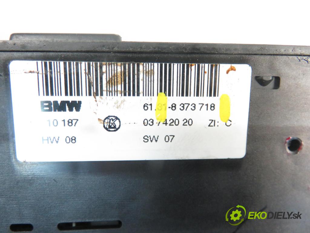 BMW 5 (E39) SEDAN 1999 2926,00 Panele sterowania, przełączniki 2926,00 prepínač vyhrievania sedačky 8373718