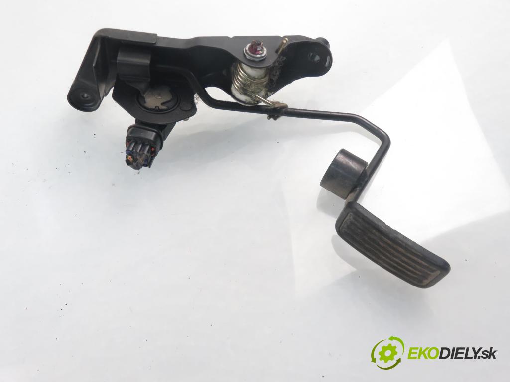 TOYOTA RAV 4 II (_A2_) SUV 2003 1995,00 Pozostałe 1995,00 Potenciometer plynového pedálu 8928133010 ; 7801042020 (Pedále)