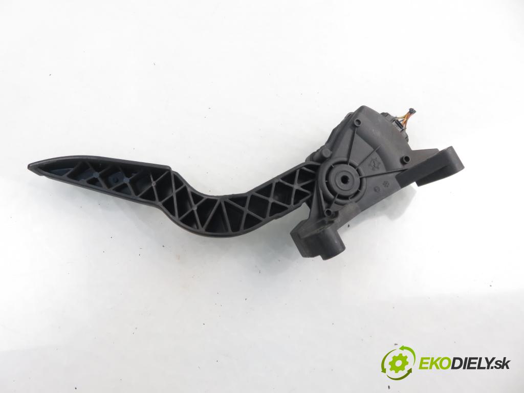 KIA CERATO I liftback (LD) HB 2005 1991,00 Pozostałe 1991,00 Potenciometer plynového pedálu 327002F200 (Pedále)