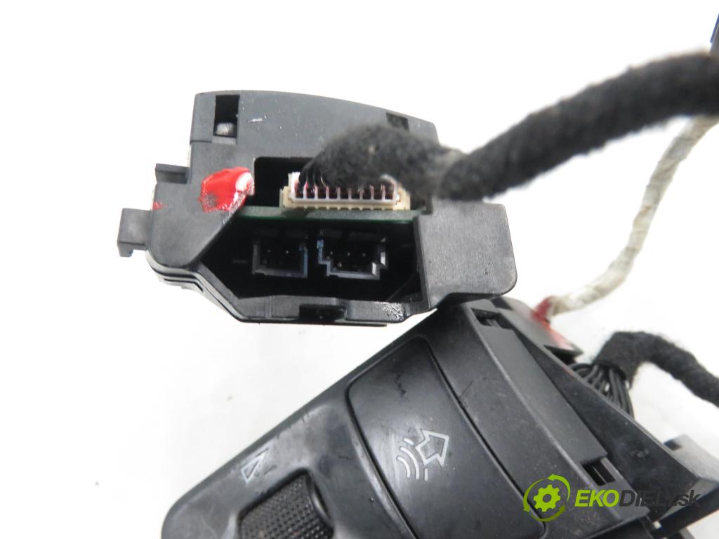 AUDI A4 Avant (8ED, B7) KOMBI 2005 1896,00 Panele sterowania, przełączniki 1896,00 Ovládač rádia 4F0951527A ; 4f0951527