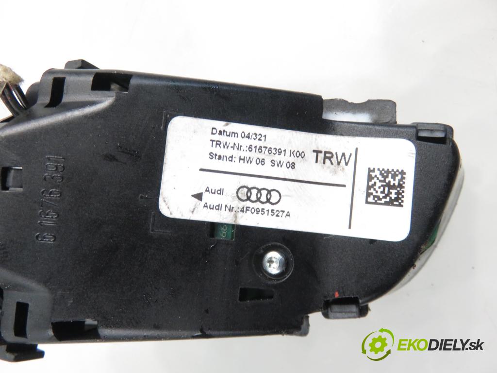 AUDI A4 Avant (8ED, B7) KOMBI 2005 1896,00 Panele sterowania, przełączniki 1896,00 Ovládač rádia 4F0951527A ; 4f0951527