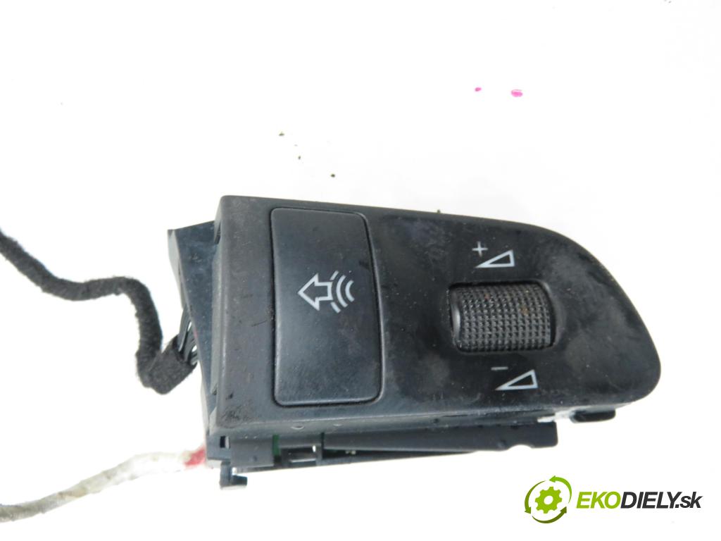 AUDI A4 Avant (8ED, B7) KOMBI 2005 1896,00 Panele sterowania, przełączniki 1896,00 Ovládač rádia 4F0951527A ; 4f0951527