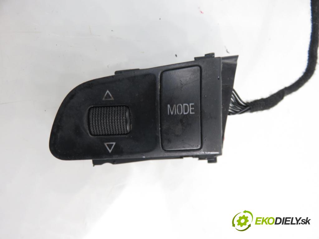 AUDI A4 Avant (8ED, B7) KOMBI 2005 1896,00 Panele sterowania, przełączniki 1896,00 Ovládač rádia 4F0951527A ; 4f0951527