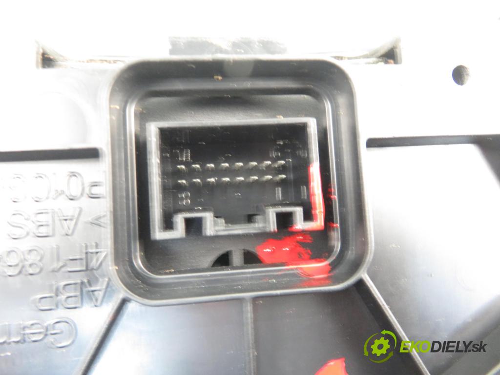 AUDI A6 (4F2, C6) SEDAN 2004 2967,00 Panele sterowania, przełączniki 2967,00 palubná doska 4F1864261B