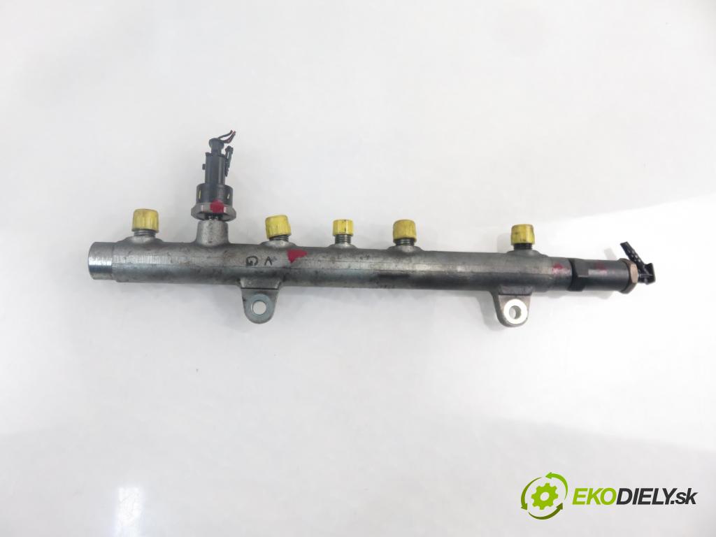 MITSUBISHI SPACE STAR nadwozie wielkoprzestrzenne (MPV) (DG_A) MINIVAN 2004 1870,00 Listwy wtryskowe 1870,00 Lišta vstrekovacia 8200347176 ; 0445214024 ; 0281002522 (Vstrekovacie lišty)