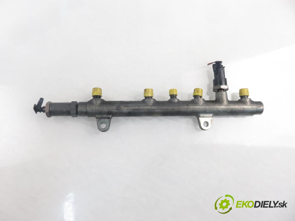 MITSUBISHI SPACE STAR nadwozie wielkoprzestrzenne (MPV) (DG_A) MINIVAN 2004 1870,00 Listwy wtryskowe 1870,00 Lišta vstrekovacia 8200347176 ; 0445214024 ; 0281002522 (Vstrekovacie lišty)